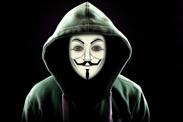 黑客攻击示意图，展示字典攻击和暴力破解两种方式的对比，左侧为弱密码被快速破解，右侧为随机密码抵御攻击的可视化
